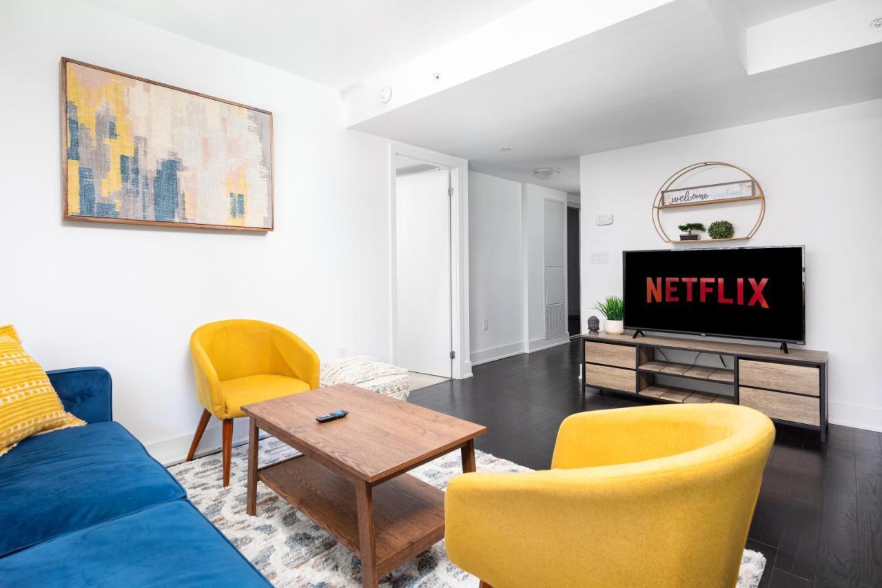 Appartement Upscale & Modern 2Bd + Den 2Ba Heart Of Downtown! à Toronto Extérieur photo