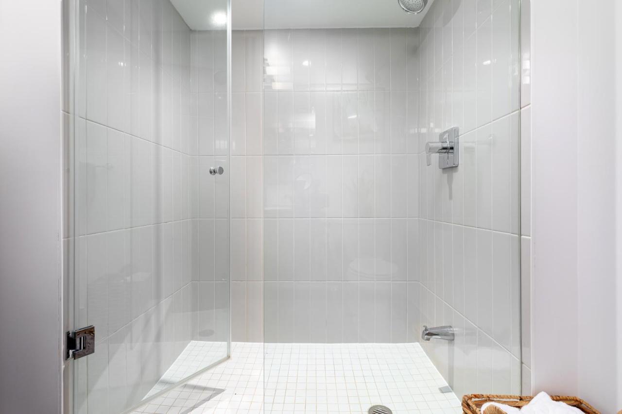 Appartement Upscale & Modern 2Bd + Den 2Ba Heart Of Downtown! à Toronto Extérieur photo